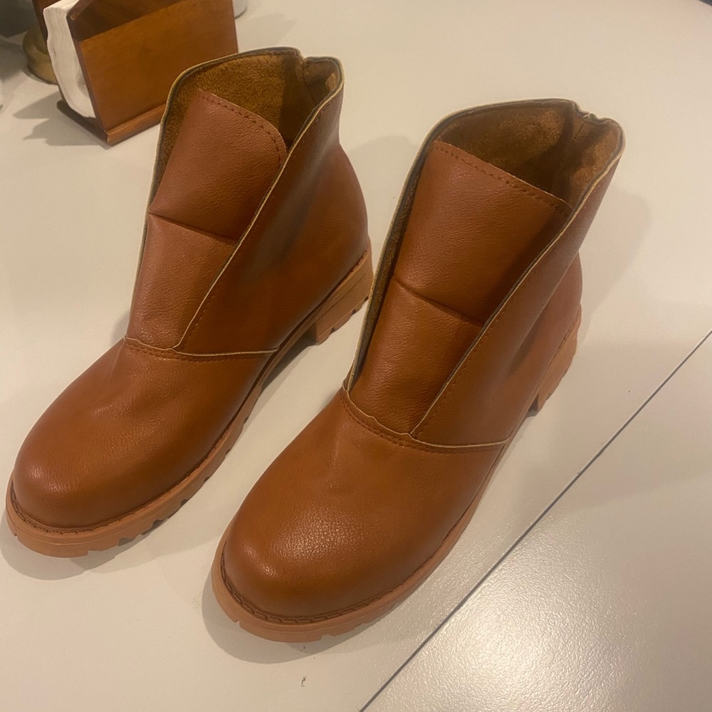 Cognac colored booties size 9